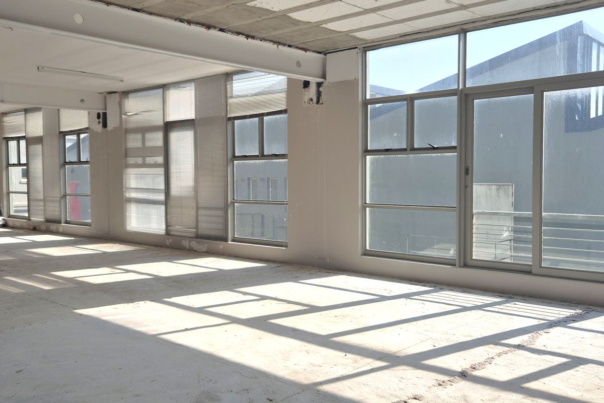 UPPER EAST SIDE | PRIME COMMERCIAL | WELL-APPOINTED | DOUBLE TREE HOTEL - Photo 2