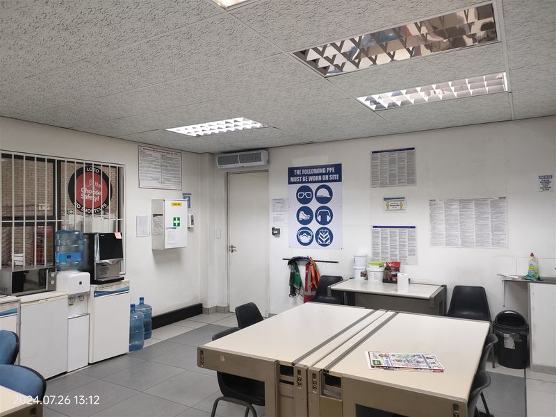 2418m2  Warehouse  - TO LEASE - Photo 5