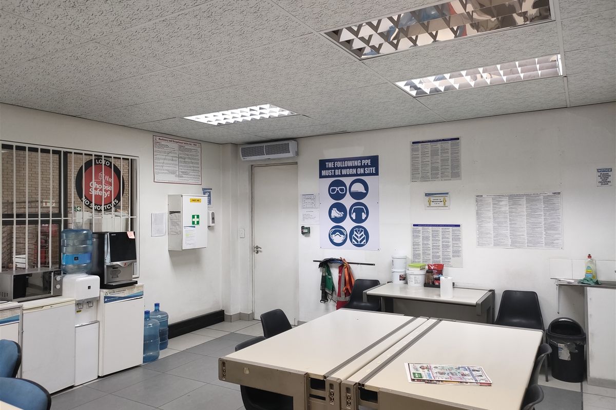 2418m2  Warehouse  - TO LEASE - Photo 5