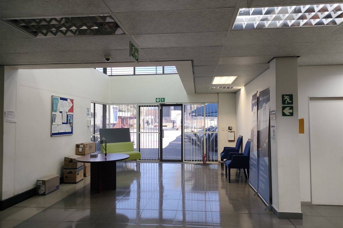 2418m2  Warehouse  - TO LEASE - Photo 3