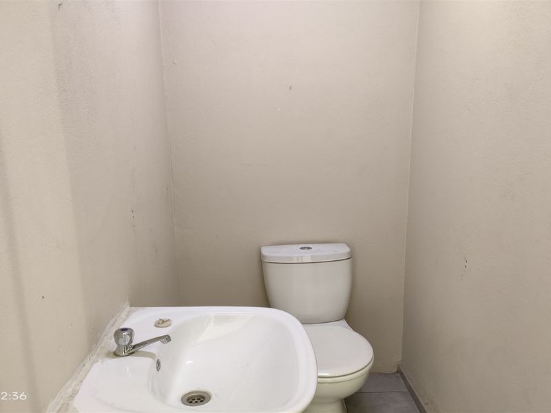 1094m2  Warehouse  - TO LEASE - Photo 8