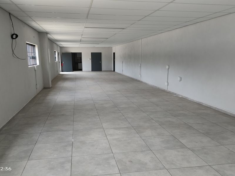 1094m2  Warehouse  - TO LEASE - Photo 6