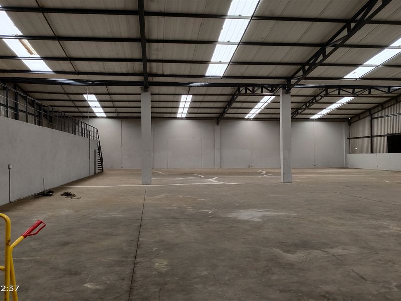 1094m2  Warehouse  - TO LEASE - Photo 10