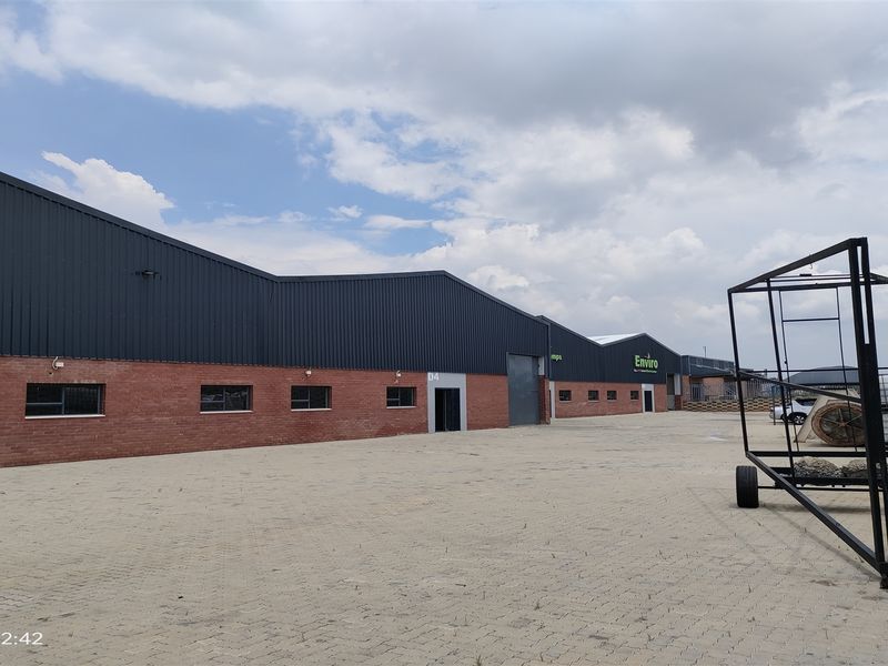 1094m2  Warehouse  - TO LEASE - Photo 2