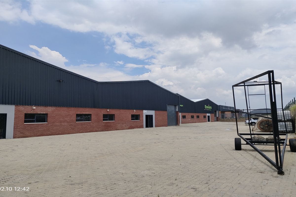1094m2  Warehouse  - TO LEASE - Photo 2