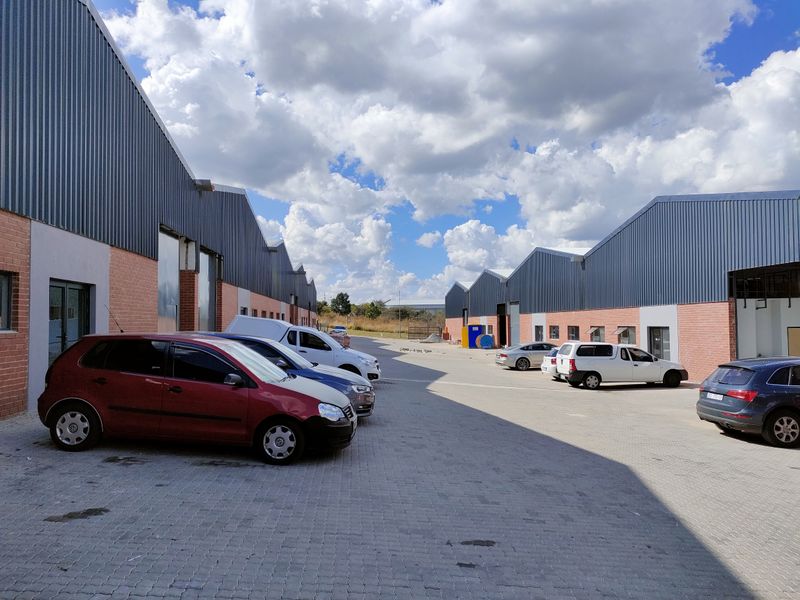 1094m2  Warehouse  - TO LEASE - Photo 5