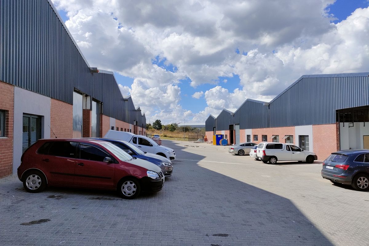 1094m2  Warehouse  - TO LEASE - Photo 5