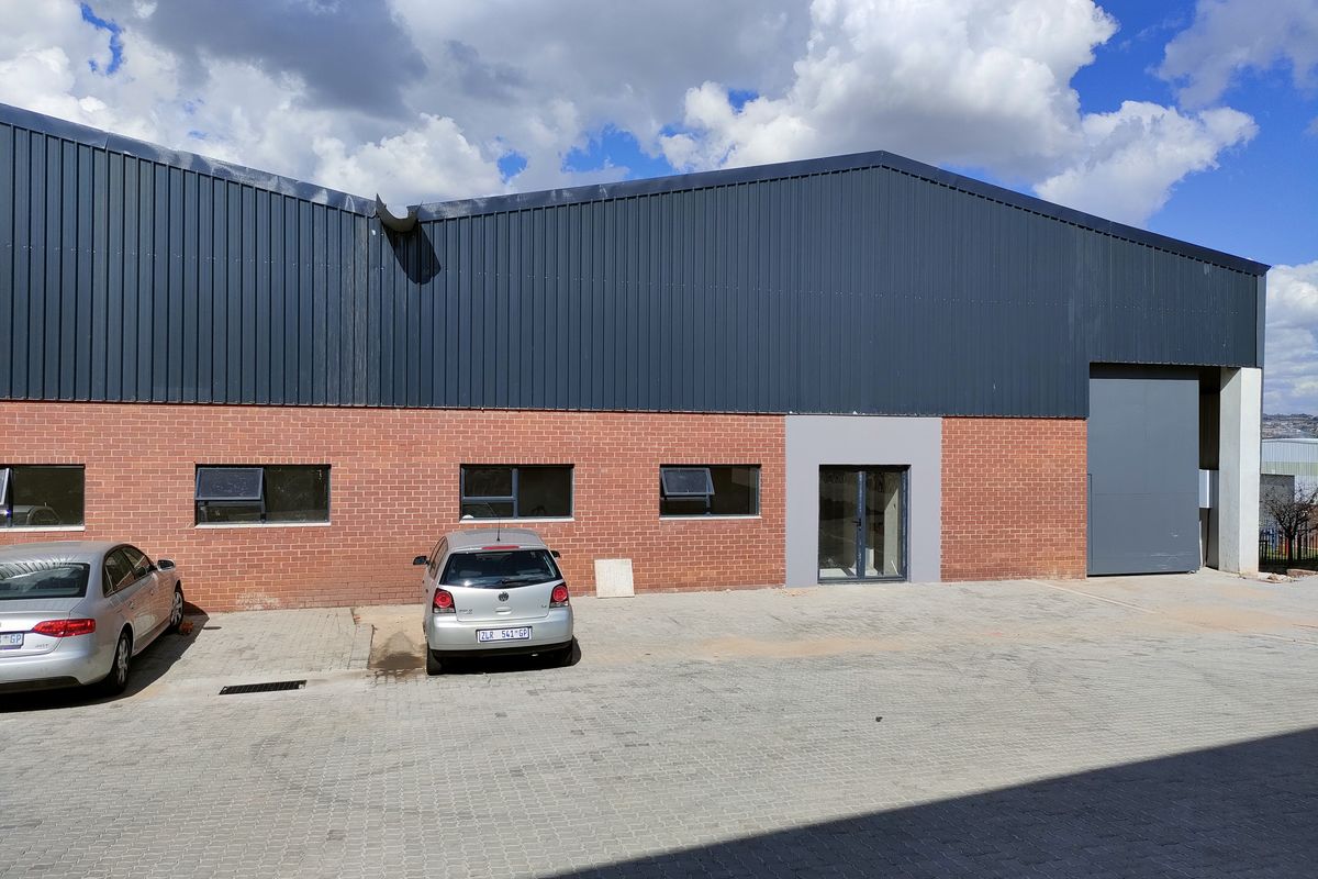 1094m2  Warehouse  - TO LEASE - Photo 4