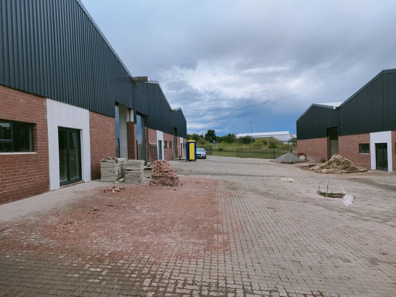 1094m2  Warehouse  - TO LEASE - Photo 3