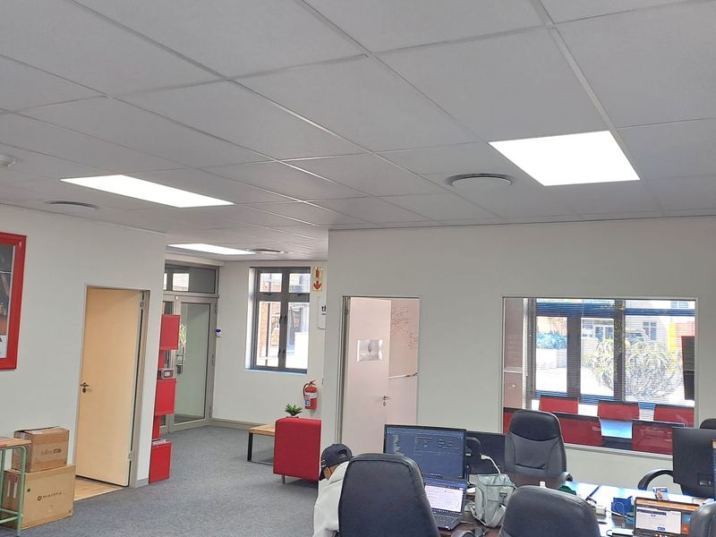 Ground Floor Office Space to Let in Grosvenor Spuare, Century City - Photo 9