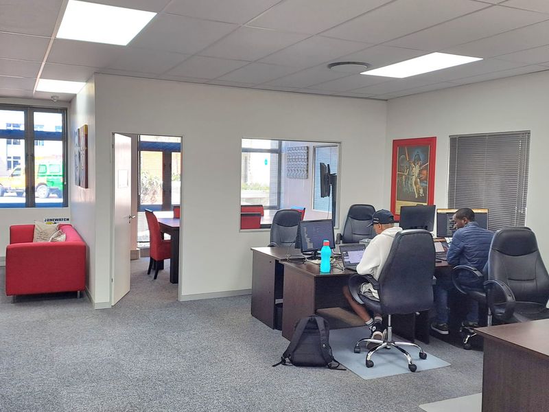 Ground Floor Office Space to Let in Grosvenor Spuare, Century City - Photo 7