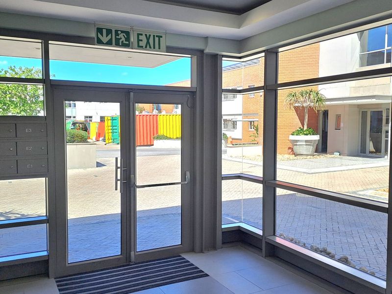 Ground Floor Office Space to Let in Grosvenor Spuare, Century City - Photo 2