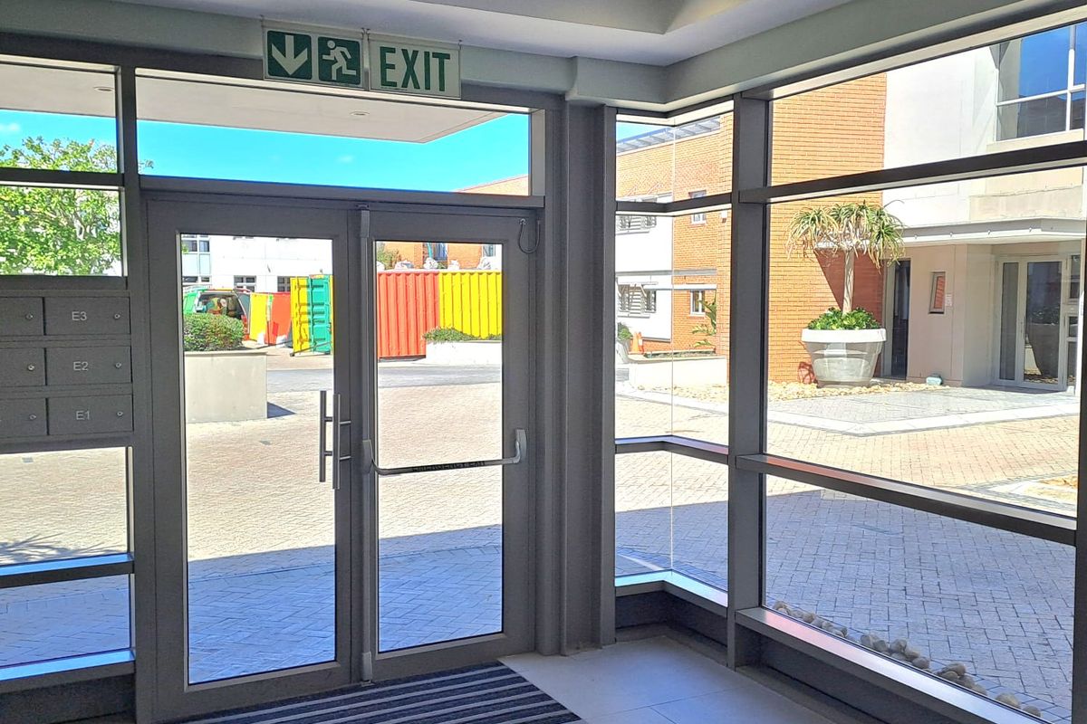 Ground Floor Office Space to Let in Grosvenor Spuare, Century City - Photo 2