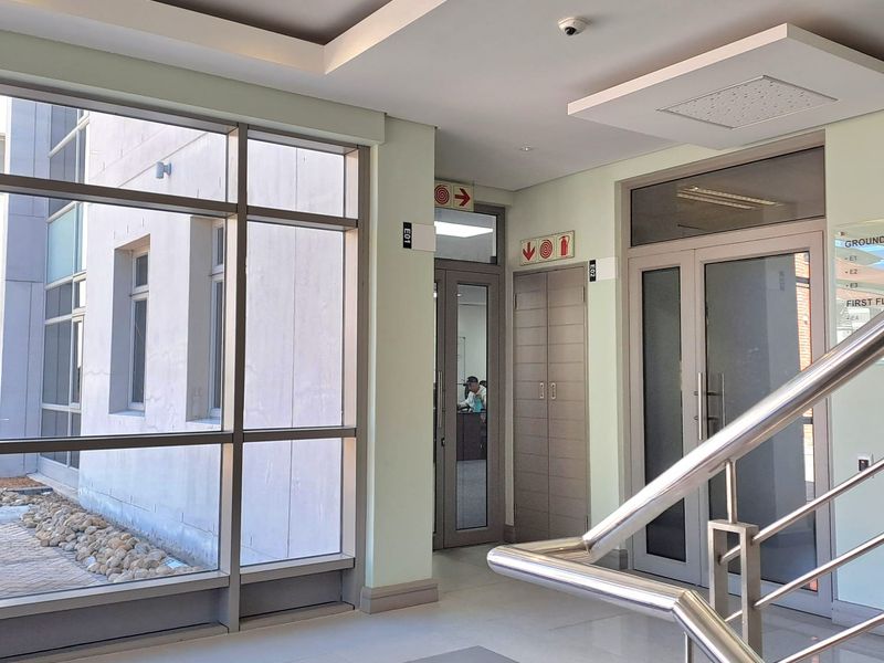 Ground Floor Office Space to Let in Grosvenor Spuare, Century City - Photo 3