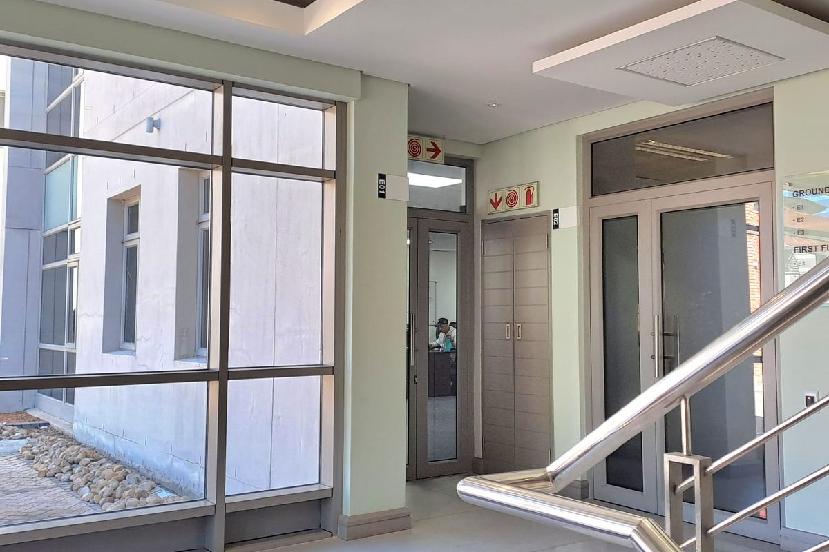 Ground Floor Office Space to Let in Grosvenor Spuare, Century City - Photo 3