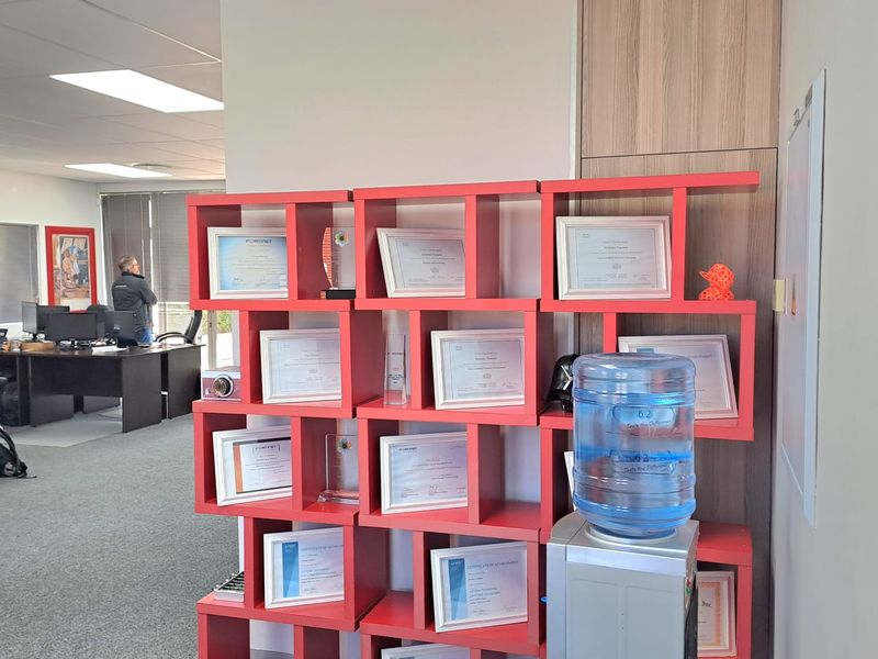 Ground Floor Office Space to Let in Grosvenor Spuare, Century City - Photo 5