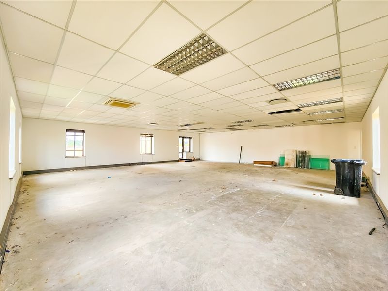 201m2 Open Plan Office to Let in Fourways - Photo 8