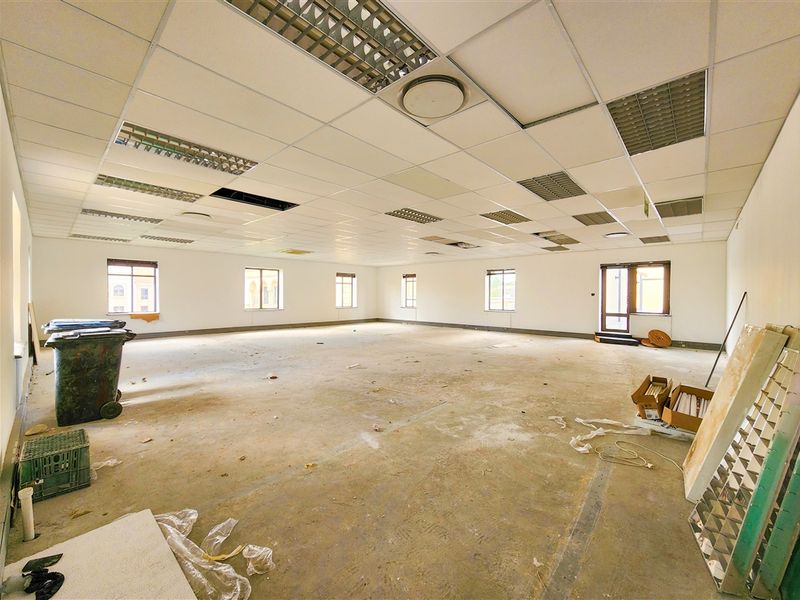 201m2 Open Plan Office to Let in Fourways - Photo 7