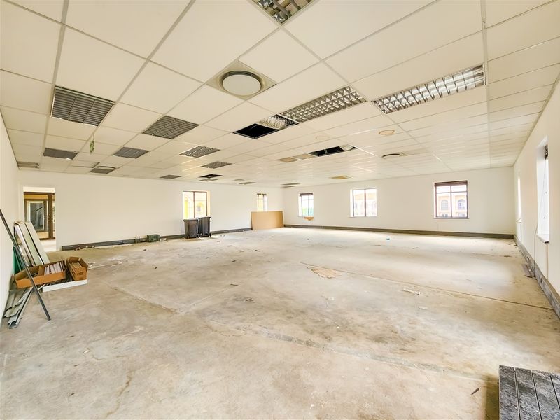 201m2 Open Plan Office to Let in Fourways - Photo 10