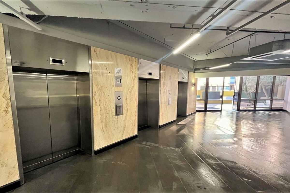 129m2 office space to let in Parktown - Photo 5