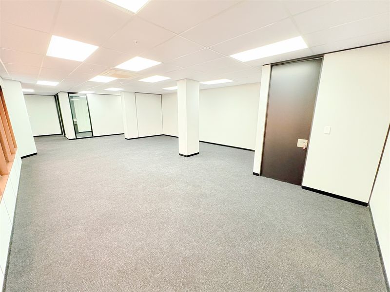 129m2 office space to let in Parktown - Photo 3