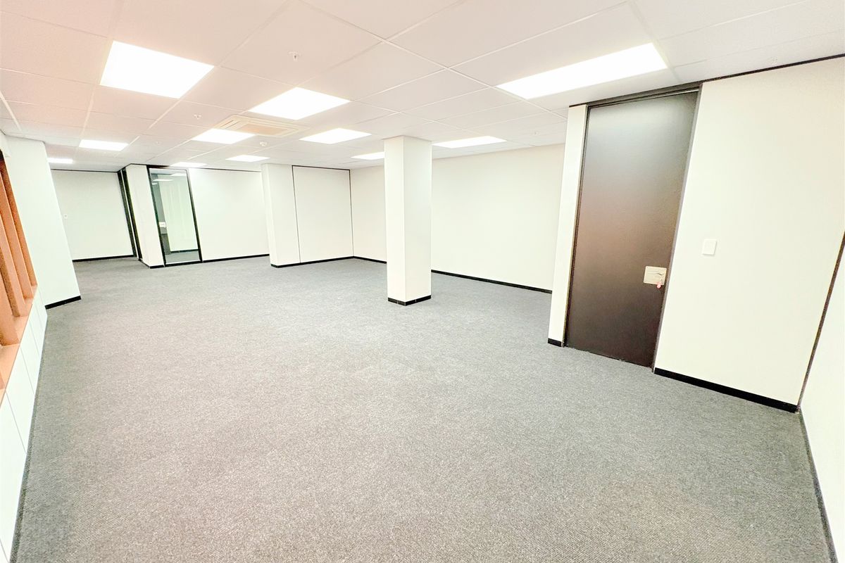 129m2 office space to let in Parktown - Photo 3