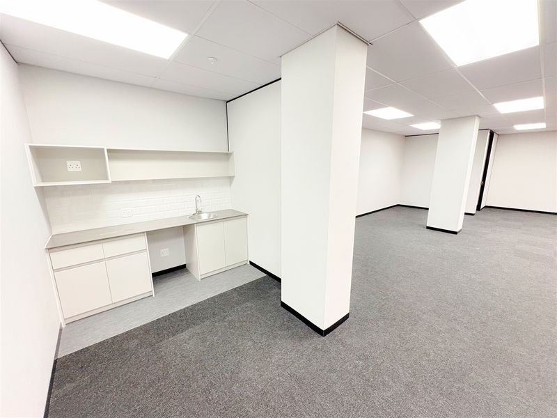 129m2 office space to let in Parktown - Photo 2