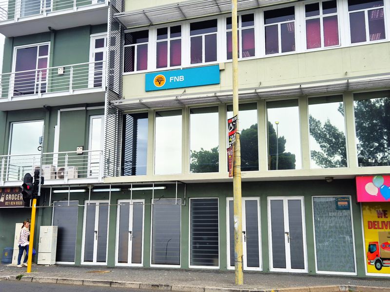 GARDENS COMMERCIAL | THEBA HOSKEN HOUSE | PRIME RETAIL POSITION - Photo 1