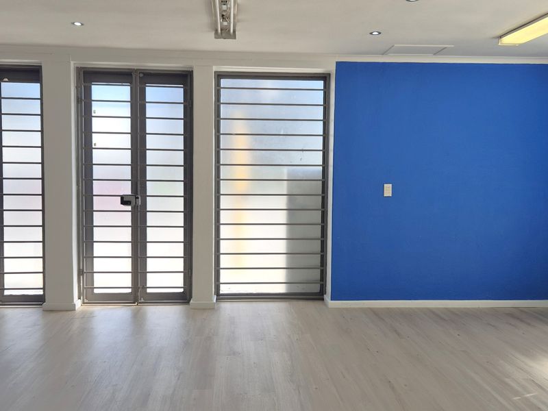 GARDENS COMMERCIAL | THEBA HOSKEN HOUSE | PRIME RETAIL POSITION - Photo 4