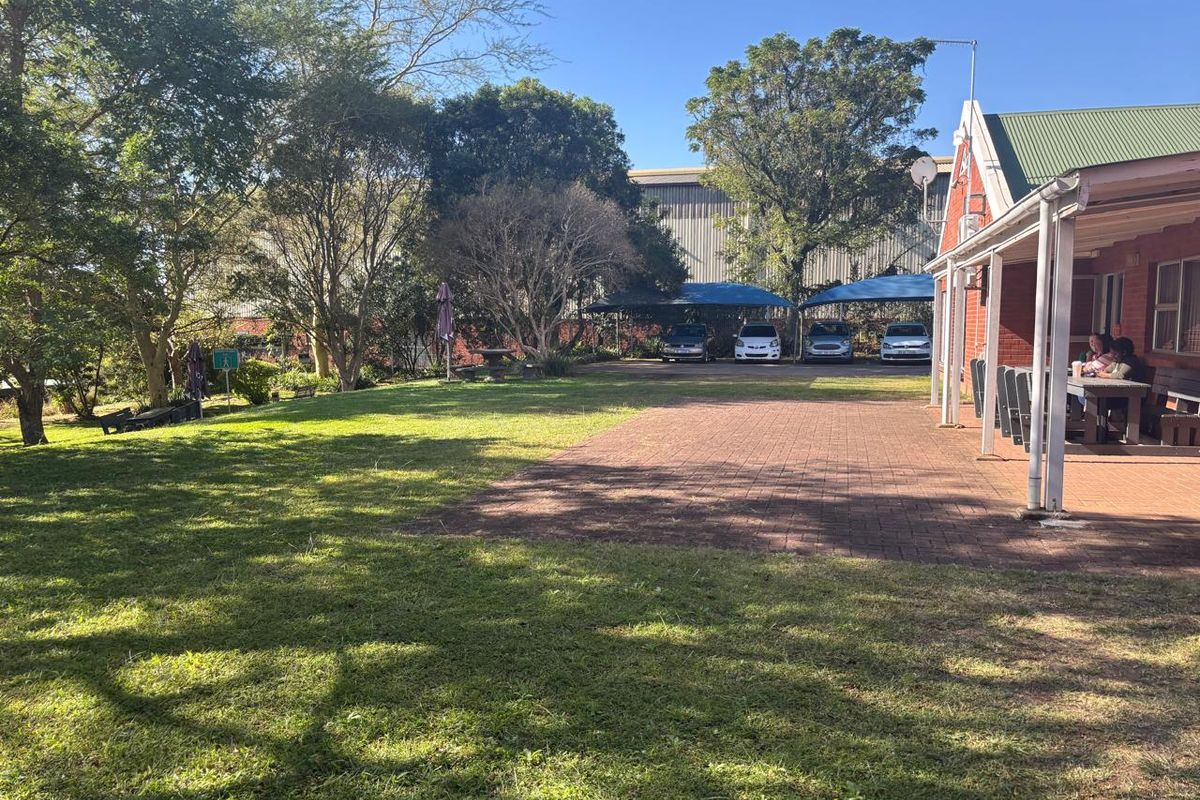 374sqm of Offices and 448sqm of Storage space for sale in Camps Drift in Pmb at R6,500 000 plus Vat. - Photo 5