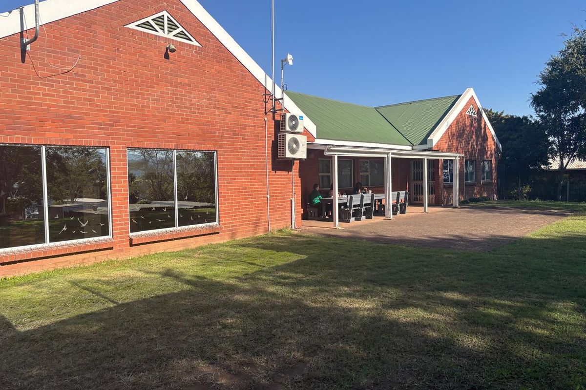 374sqm of Offices and 448sqm of Storage space for sale in Camps Drift in Pmb at R6,500 000 plus Vat. - Photo 4