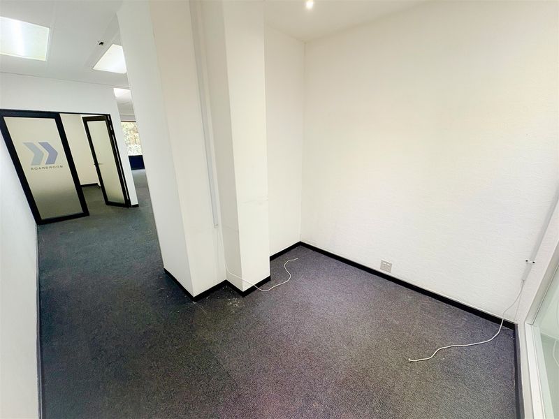 121m2 office space to let in Bedfordview - Photo 6