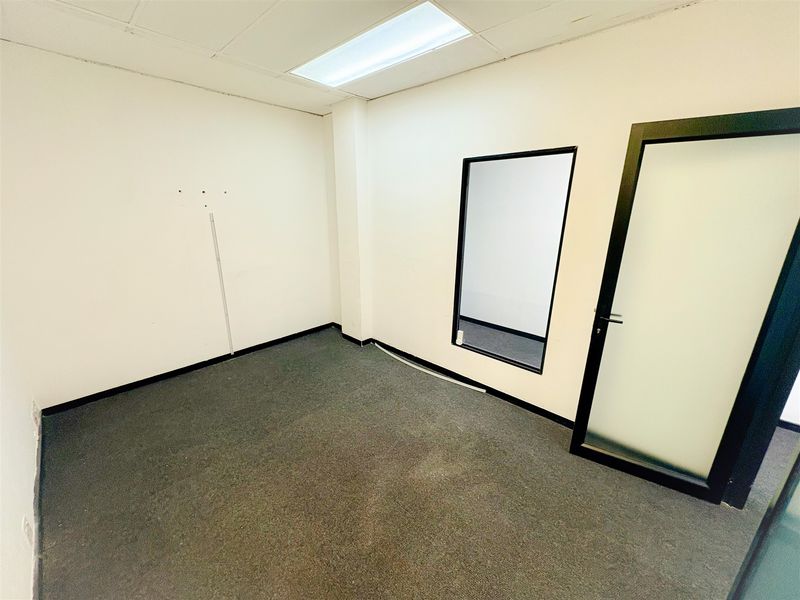 121m2 office space to let in Bedfordview - Photo 5