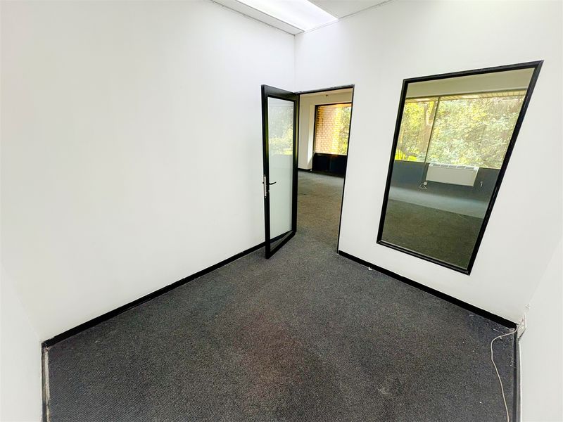 121m2 office space to let in Bedfordview - Photo 3