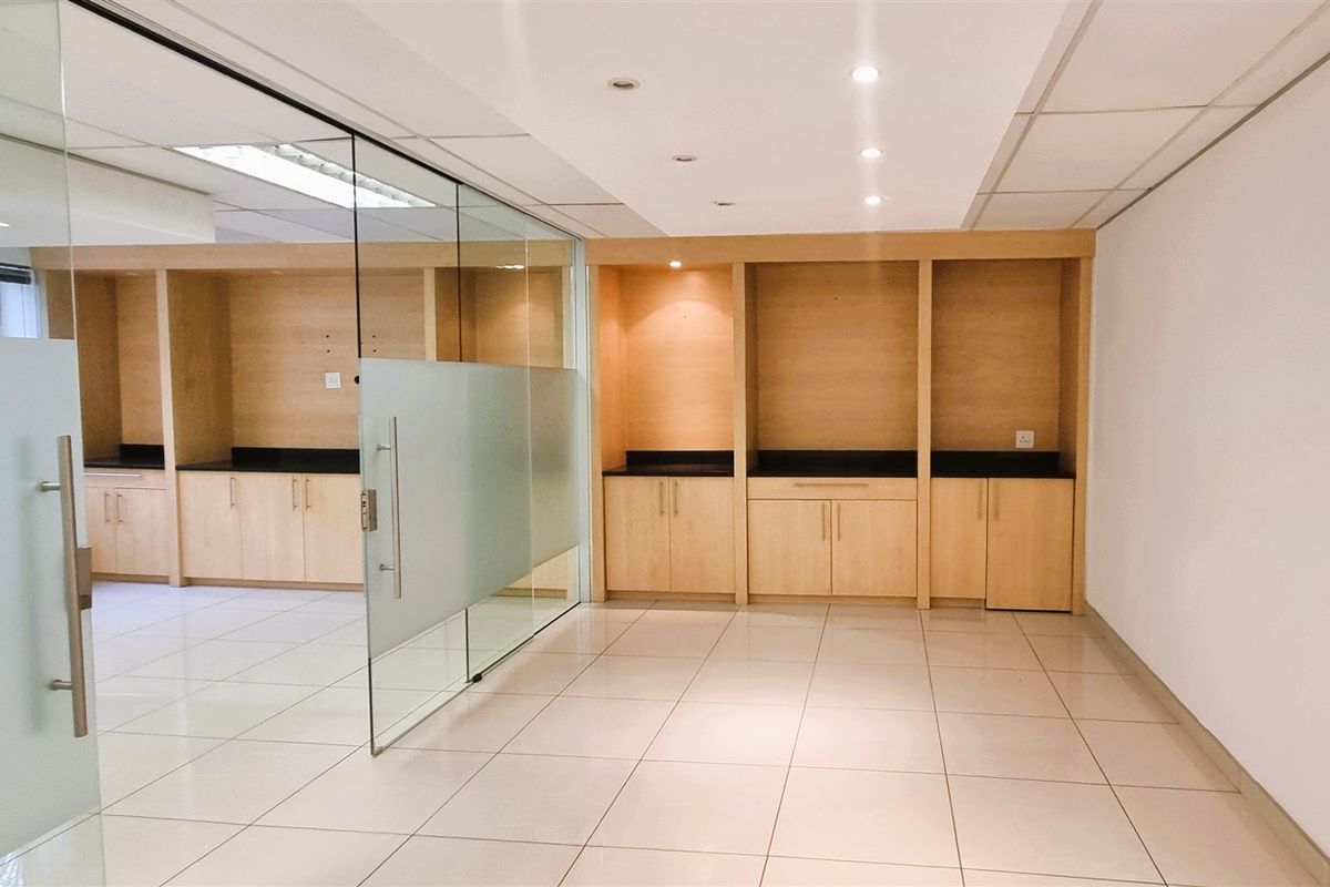 Office space of 213m2 to let on the Ground floor of North Block in Culross Court in Bryanston - Photo 4
