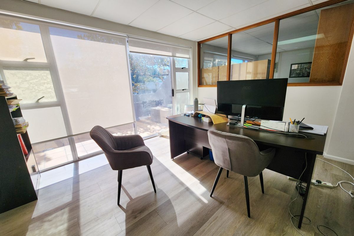 NEWLY RENOVATED OFFICE SPACE | TO LET | RONDEBOSCH - Photo 4