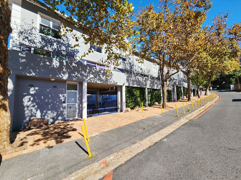 NEWLY RENOVATED OFFICE SPACE | TO LET | RONDEBOSCH - Photo 1