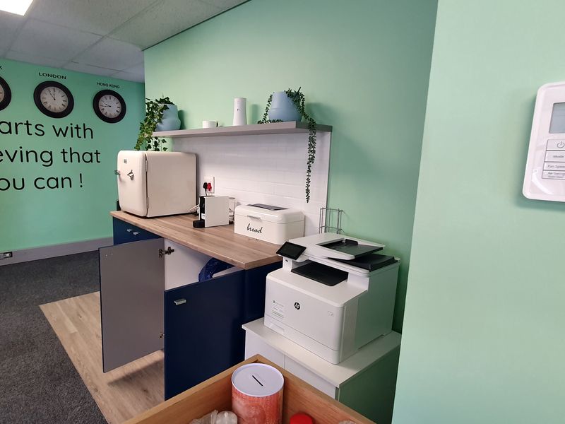 MODERN STAND-ALONE BUILDING |TO LET | GREENFORD ESTATE - Photo 7