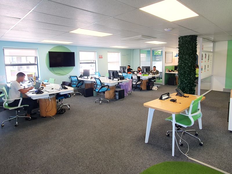 MODERN STAND-ALONE BUILDING |TO LET | GREENFORD ESTATE - Photo 6