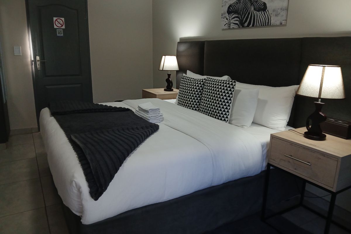 Own Your Own Guesthouse Today - Photo 2