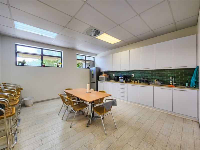 266m2 Office to Let in Longpoint Office Park, Fourways - Photo 9