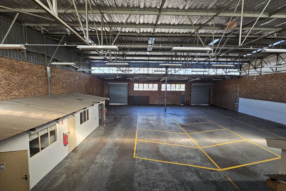 TO LET - WAREHOUSE AND OFFICE - HENNOPSPARK INDUSTRIAL - Photo 5