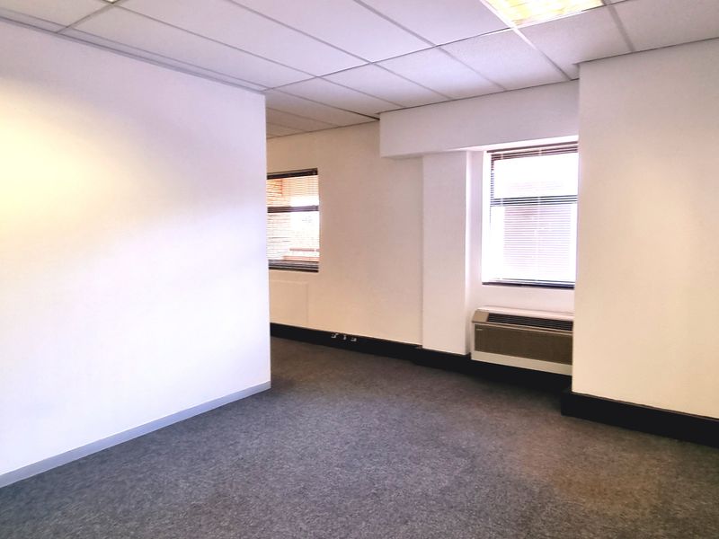Office to let in Northdowns Office Park - Photo 2