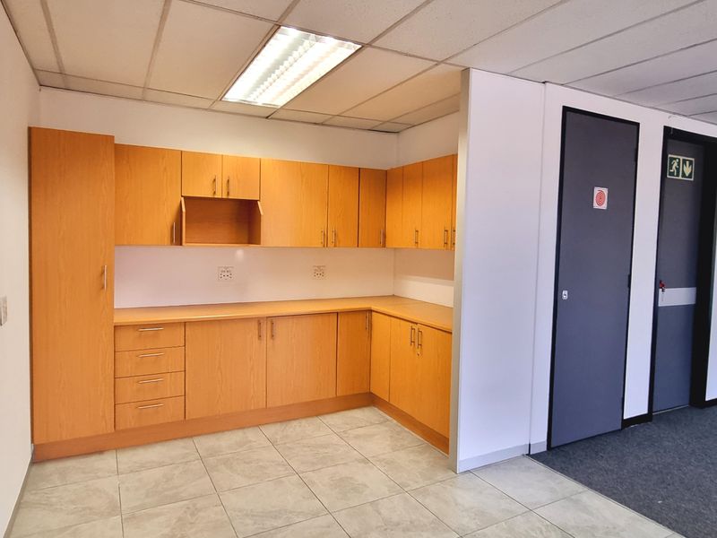 Office to let in Northdowns Office Park - Photo 4