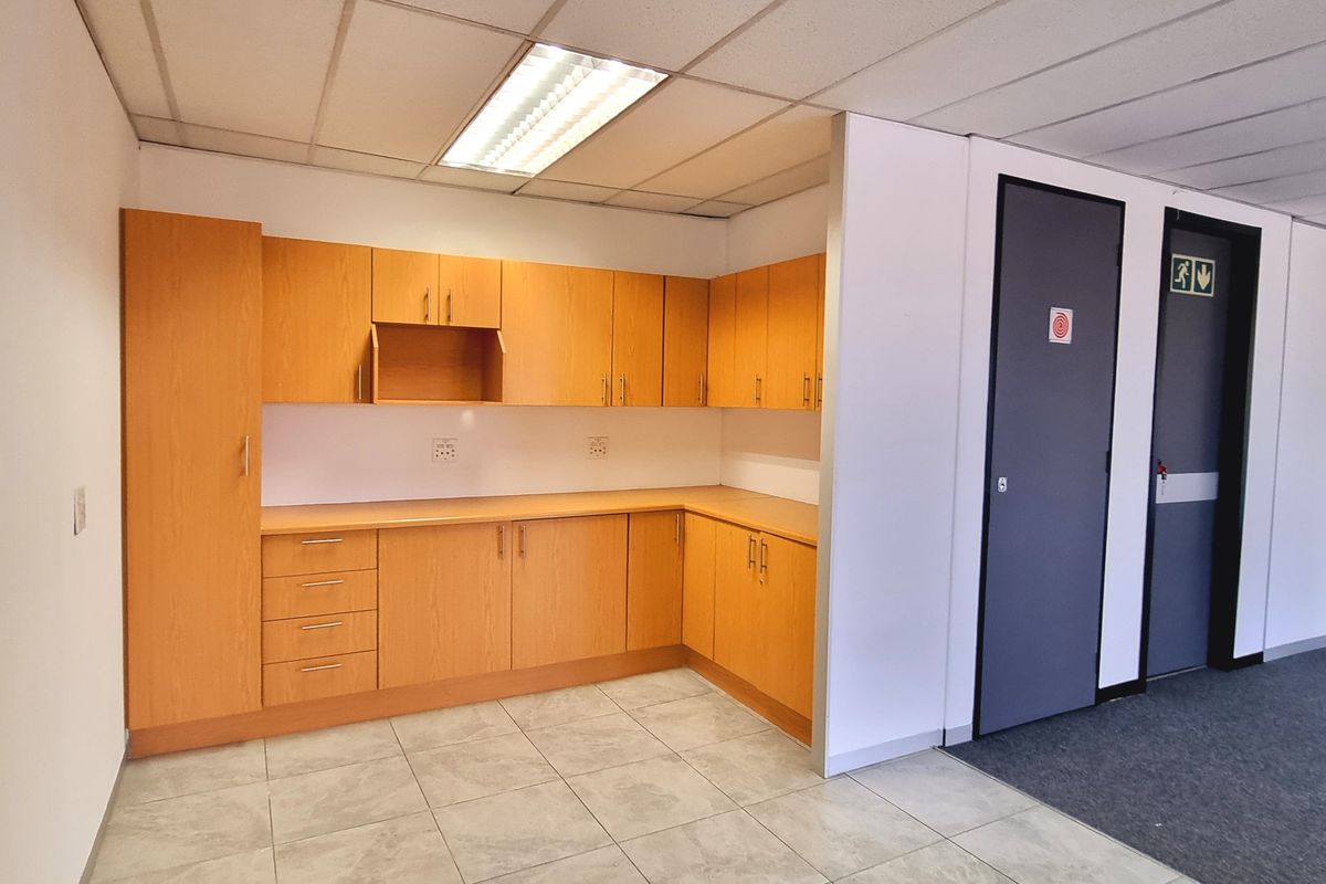 Office to let in Northdowns Office Park - Photo 4