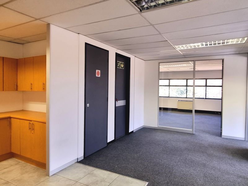 Office to let in Northdowns Office Park - Photo 5