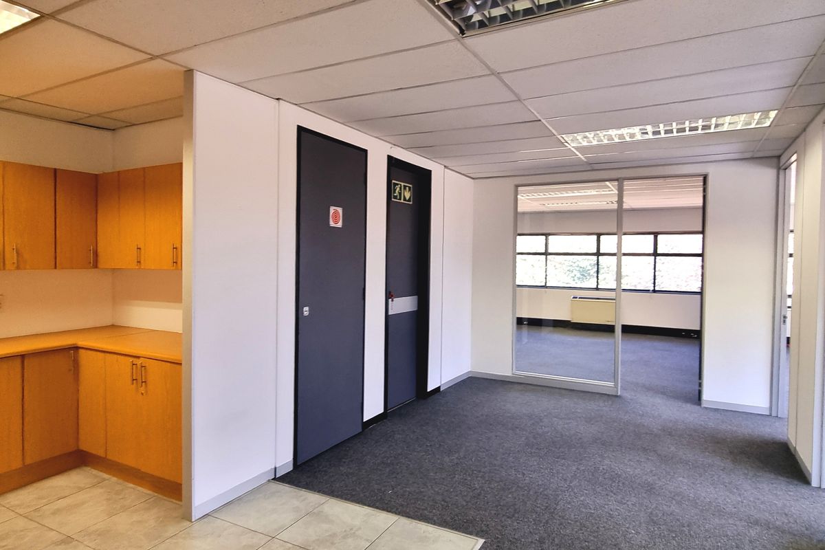 Office to let in Northdowns Office Park - Photo 5