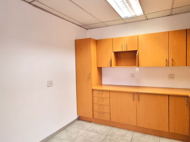 Office to let in Northdowns Office Park - Photo 10