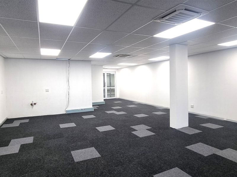 Office space to let in Ballywoods Office Park - Photo 6