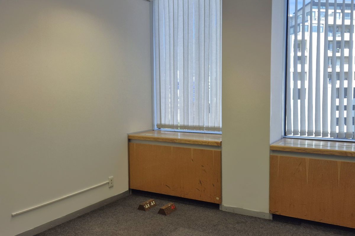 RESERVE BANK BUILDING | SECURE | STUNNING MOUNTAIN AND CITY VIEWS - Photo 4